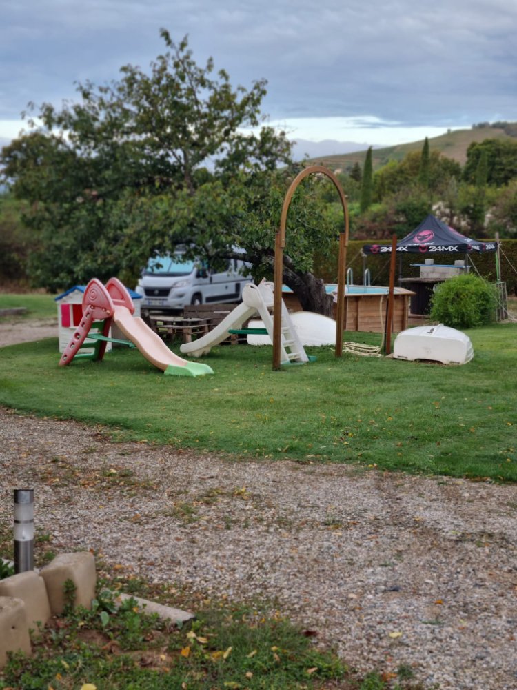 Aire camping-car  Tain-l'Hermitage (26600) - Photo 4